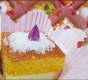 Mini basbousah with cheese and figs 