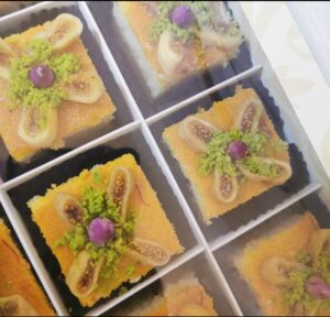Mini basbousah with cheese and figs 